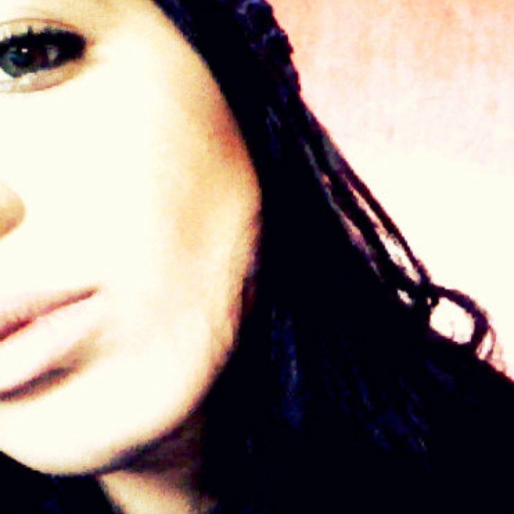 Meet your Posher, Chloe