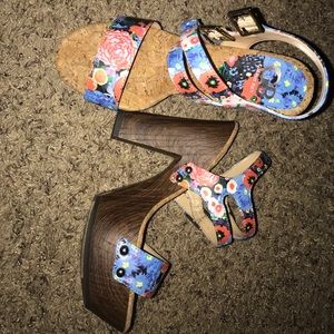 GB Gianni Bini chunky floral sandals