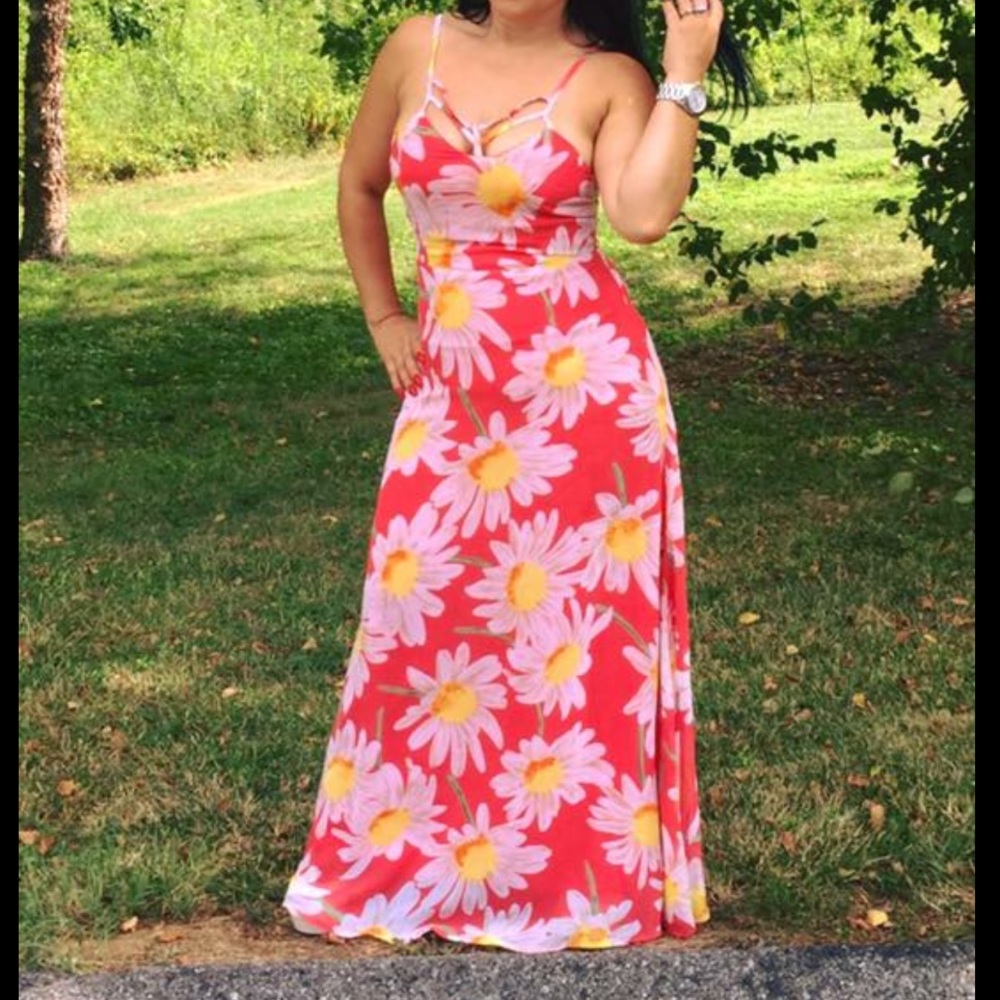 Long dress with big flowers desing