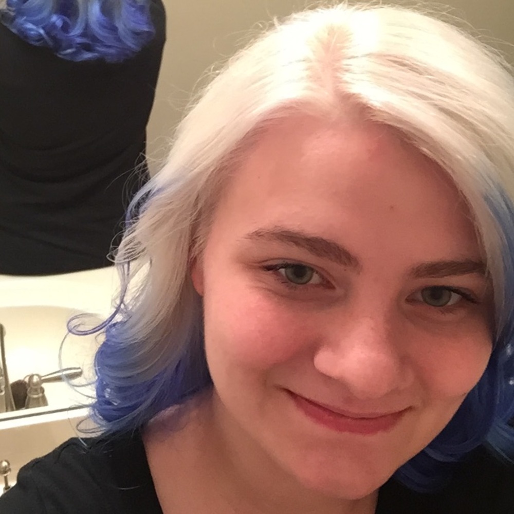Meet your Posher, Chloe
