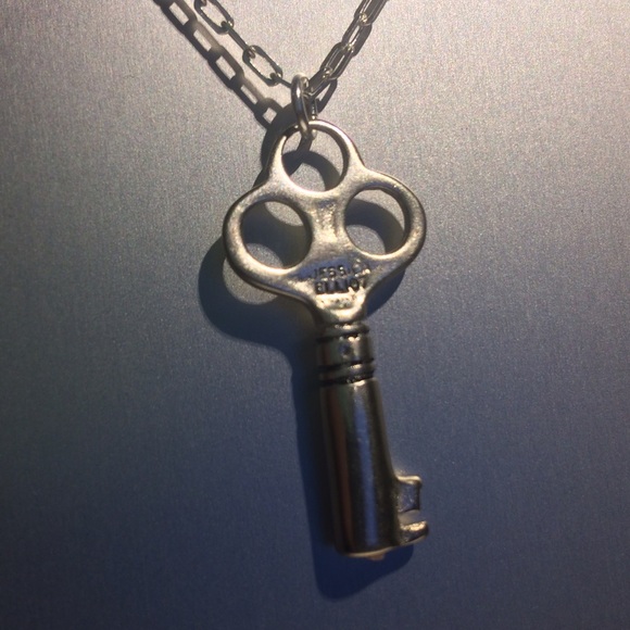 Sterling Silver Key Pendant Necklace - Picture 4 of 4
