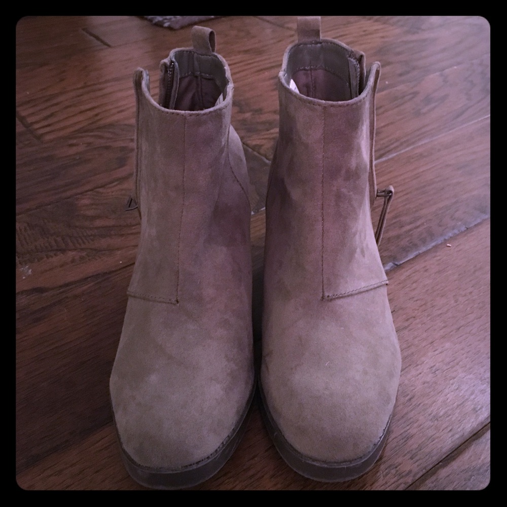 Old Navy gray booties size 6