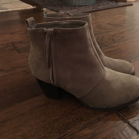 Old Navy gray booties size 6 - Picture 2 of 4