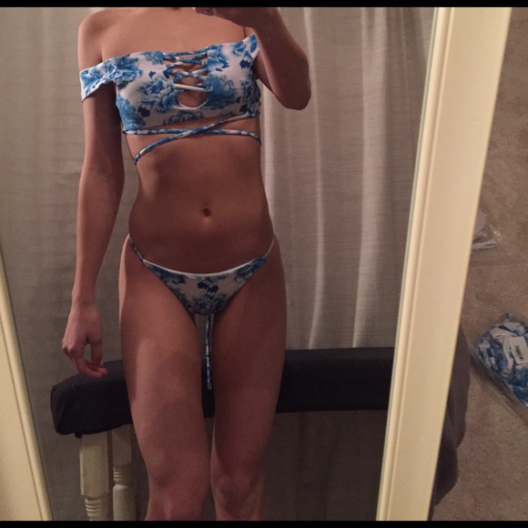 JLM SWIM Other - MEDIUM LEFT• Blue Floral Off-The-Shoulder Bikini •