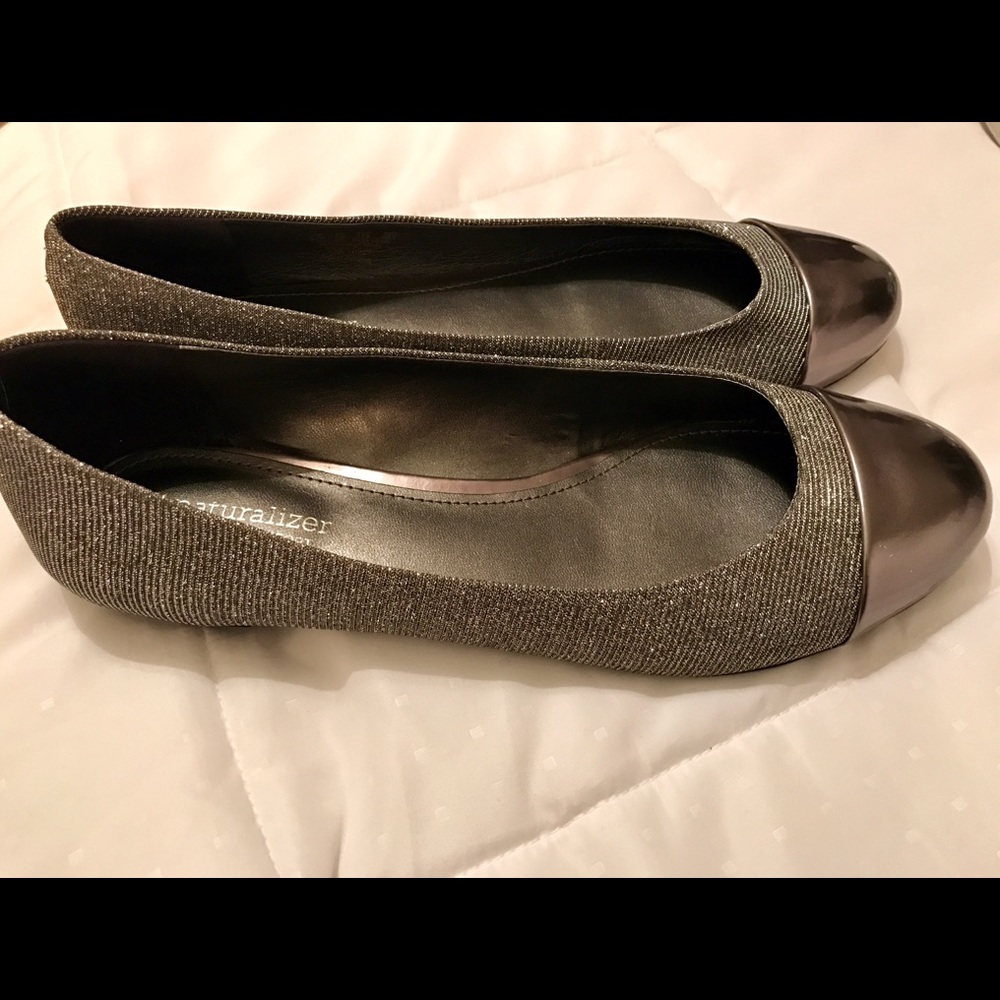 Naturalizer flats