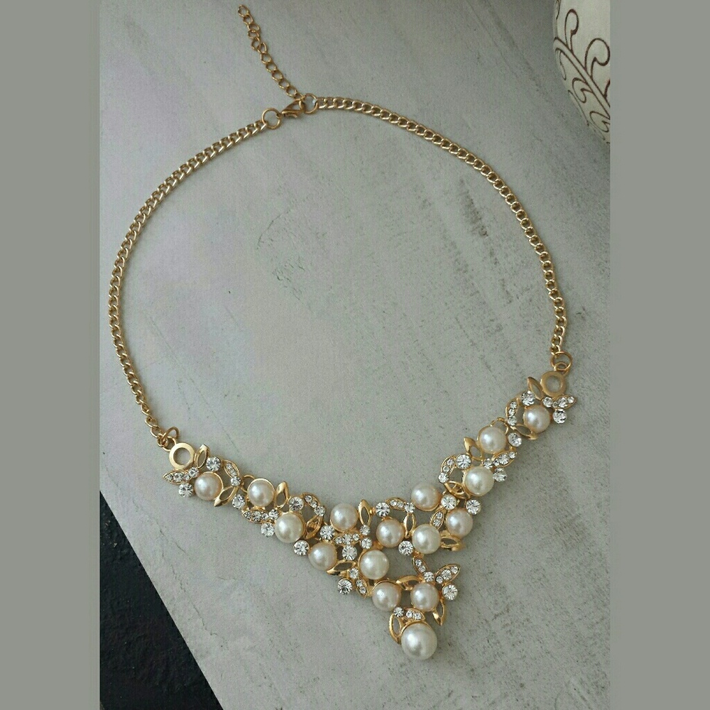 CRYSTAL PEARL STATEMENT NECKLACE