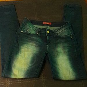 Very cute skinny jeans in like new condition