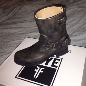 Frye Veronica backzip boots - brand new size 7
