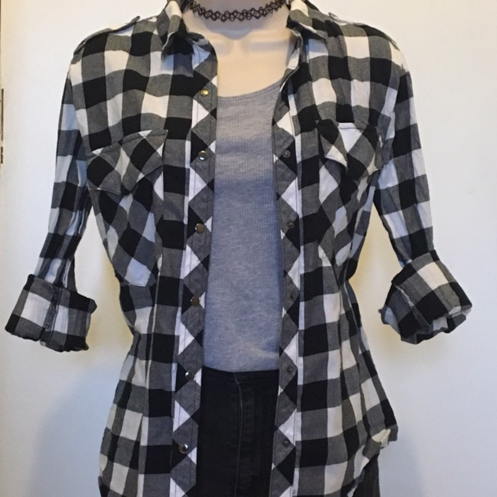 [SOLD] Black and white plaid shirt