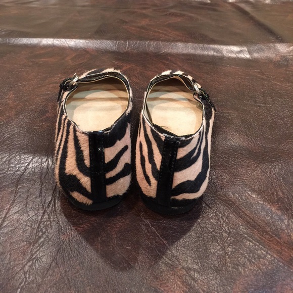 MICHAEL KORS CALF HAIR FLATS - Picture 3 of 6