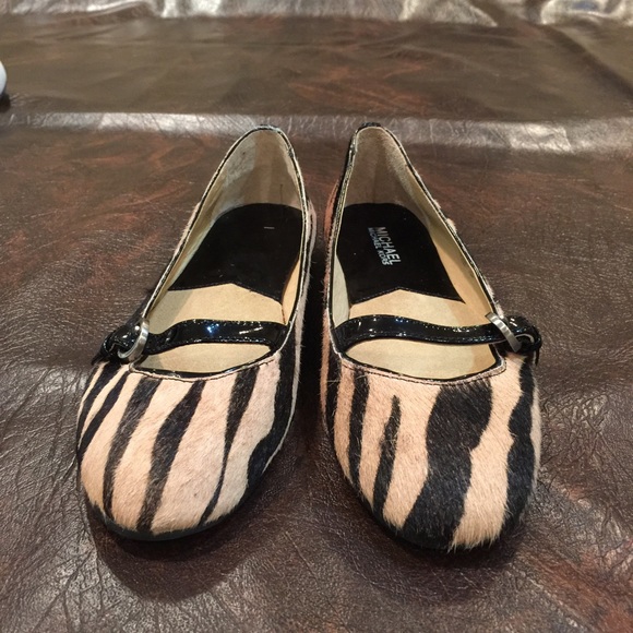MICHAEL KORS CALF HAIR FLATS - Picture 4 of 6