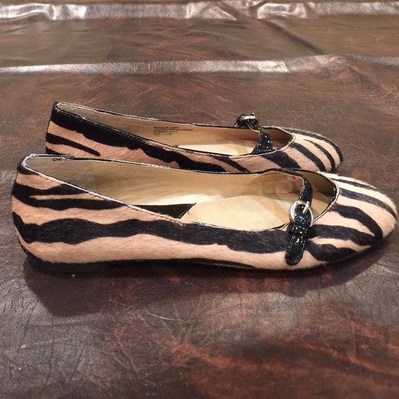 MICHAEL KORS CALF HAIR FLATS - Picture 6 of 6