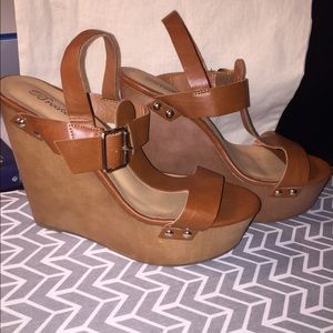 Brand new tan wedges!
