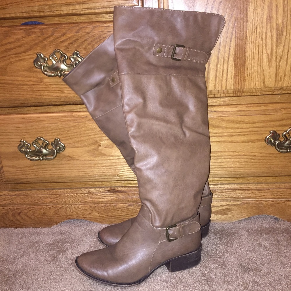 Like new knee high boots!