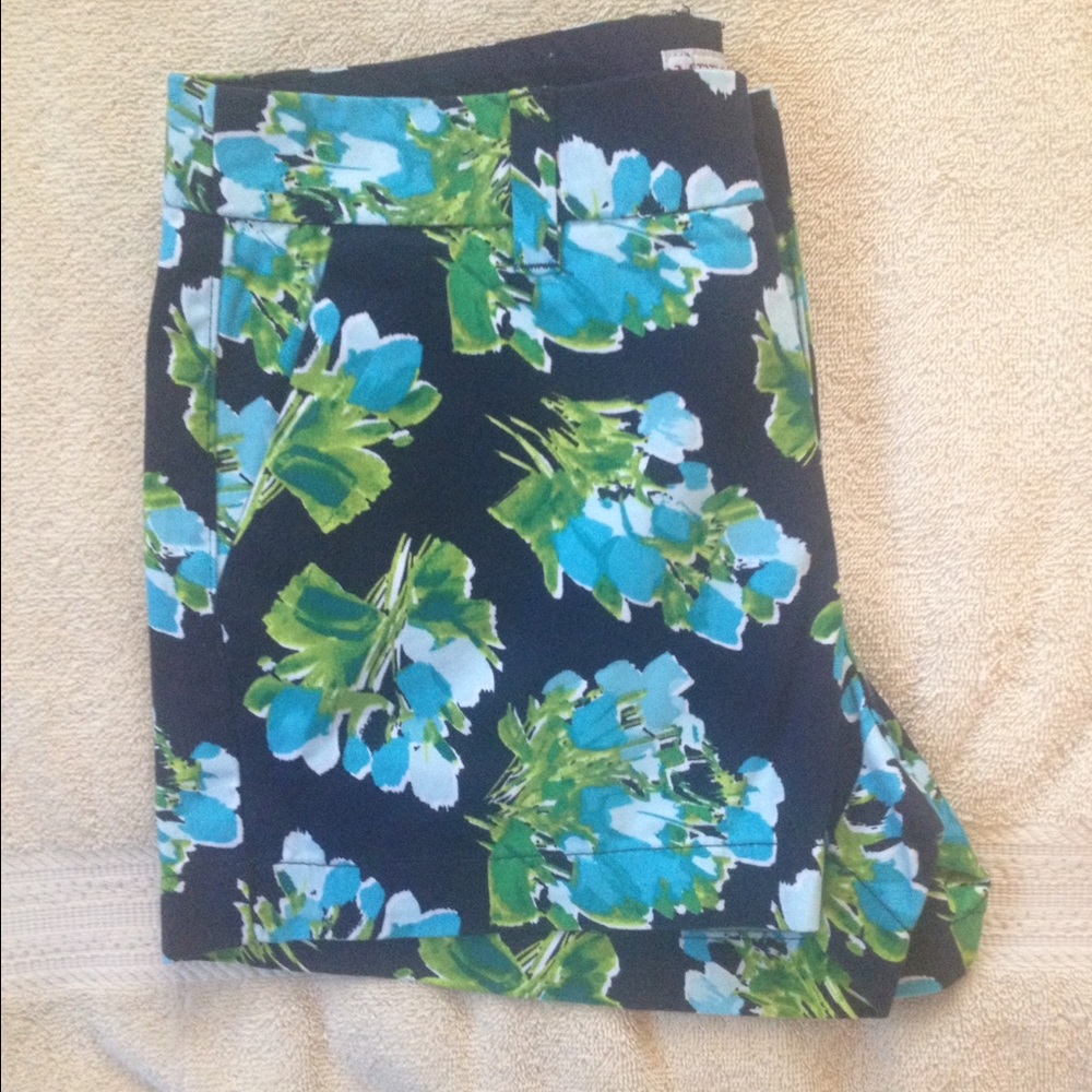 🌼5 for $25🌼 Floral Shorts - Picture 3 of 3