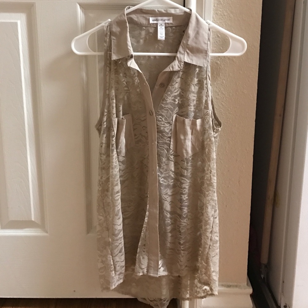 Sleeveless lace button down shirt