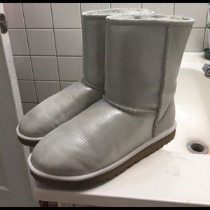 SILVER UGG BOOTS. 💍