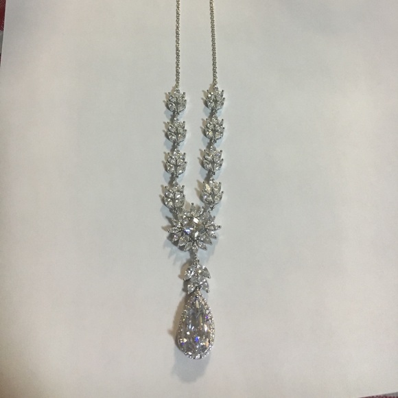 Bridal Necklace, Leaf Flower Wedding Necklace。 - Picture 2 of 4