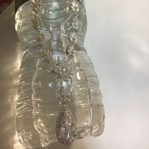 Bridal Necklace, Leaf Flower Wedding Necklace。 - Picture 3 of 4