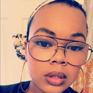 Meet your Posher, Adrienne