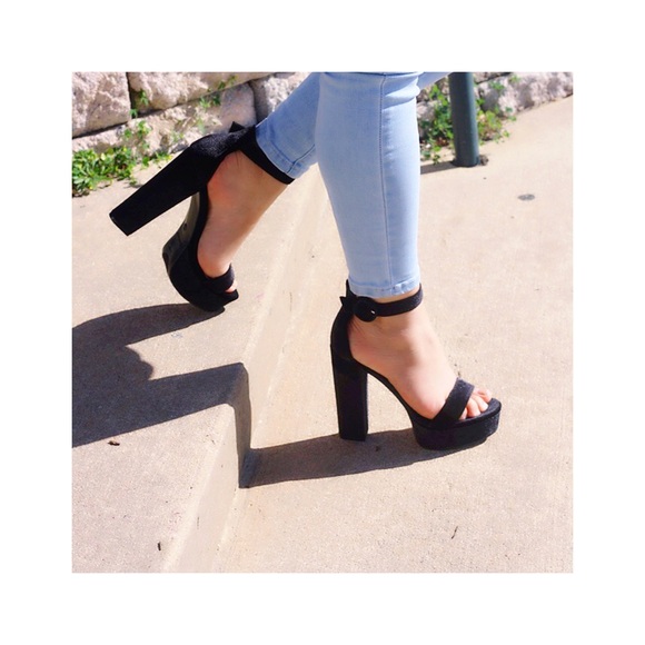 Last In stock -black platform  heels - Picture 5 of 5