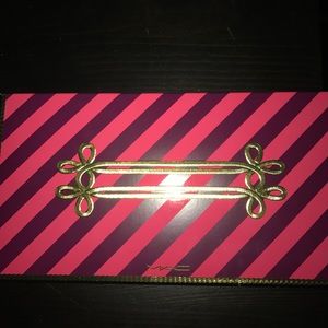 MAC holiday brush set