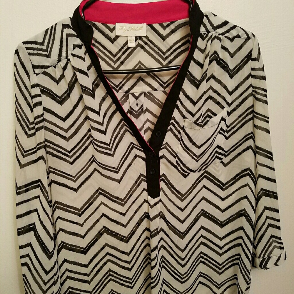 SOLD Sheer 3\4 button My Michelle blouse