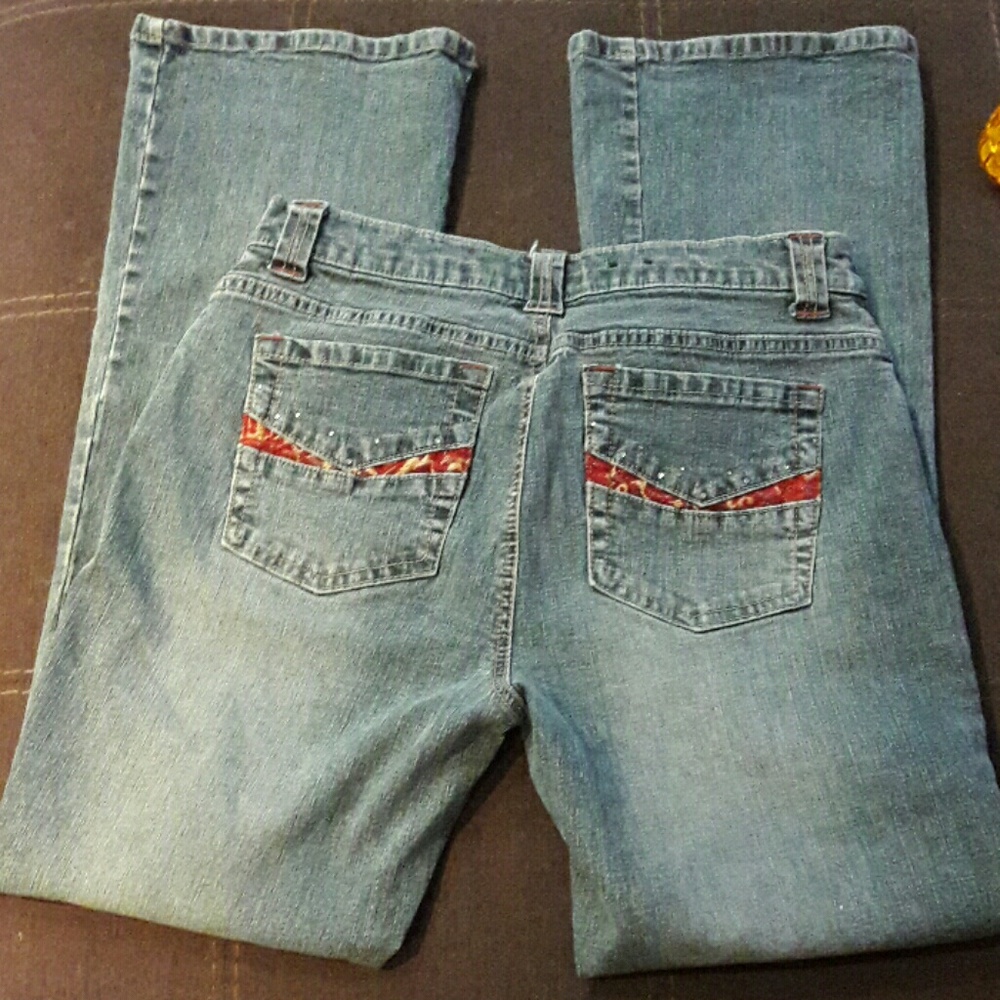 Good condition light blue jeans with cute pockets
