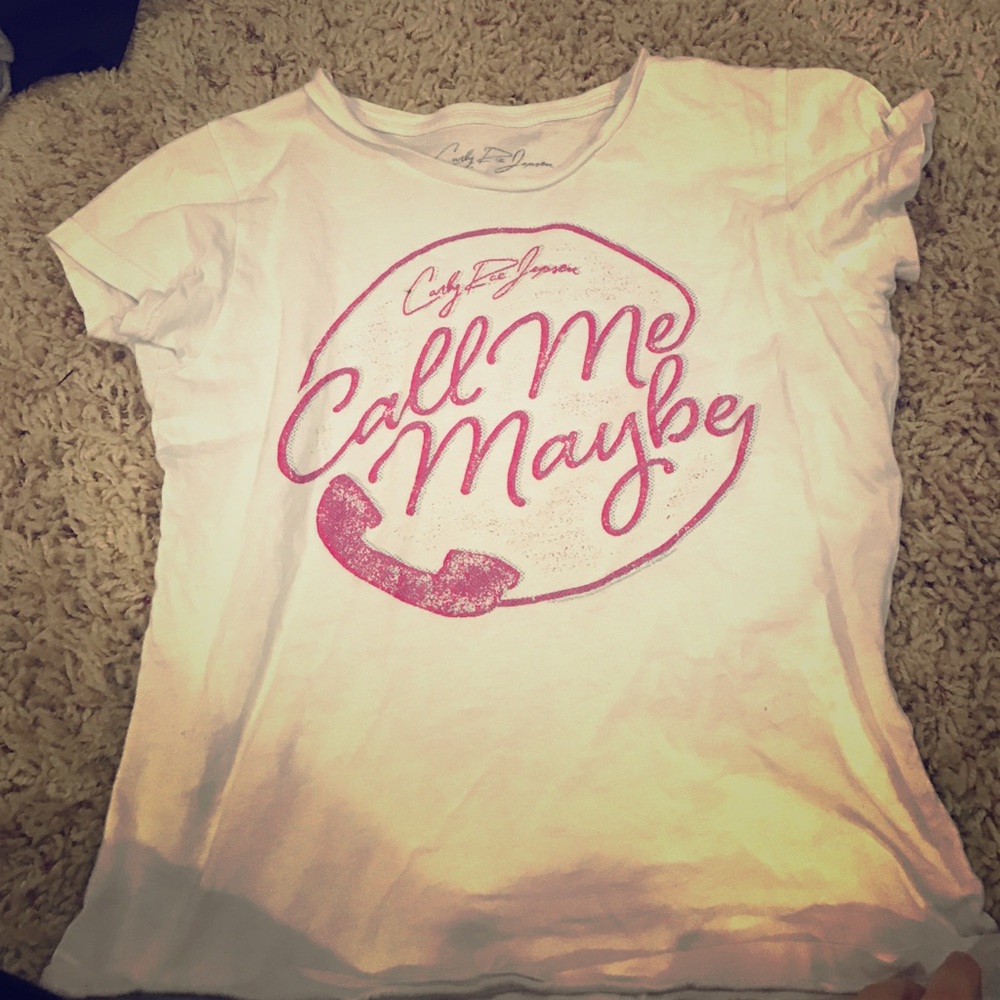 A tee shirt