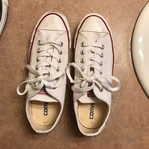 Low top white converse