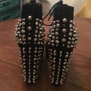 NEW ROCKER BOOTIES 7.5