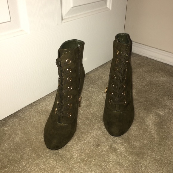 booties - Picture 2 of 4