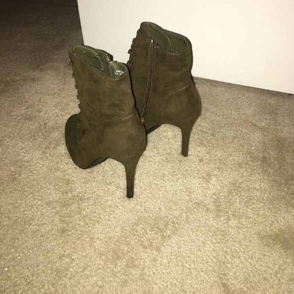 booties - Picture 3 of 4