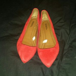 Pointy toe flats