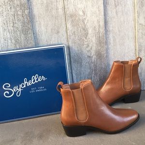 *Never Worn* Seychelles Leather Chelsea Boots