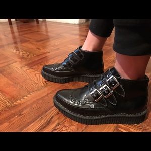 Tuk 3-strap creepers