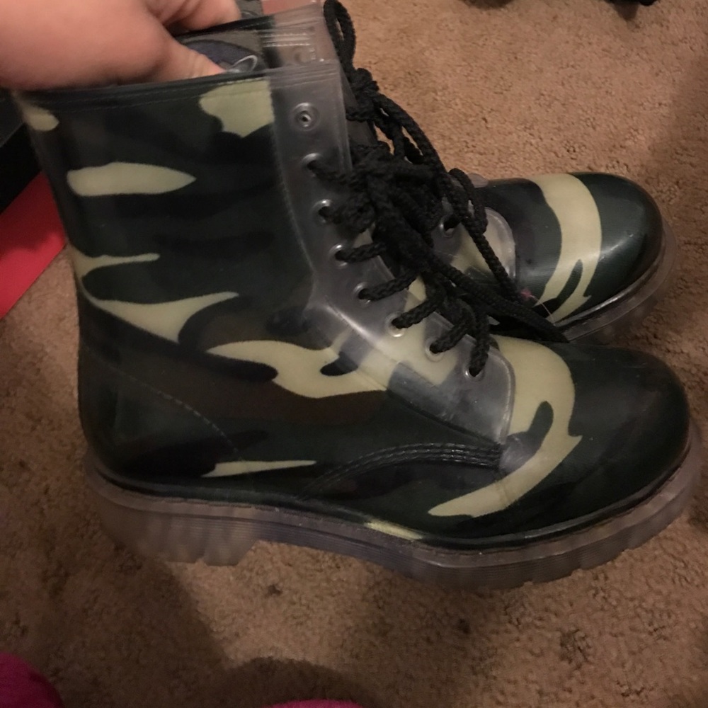 Size 7 camo jelly rain boots