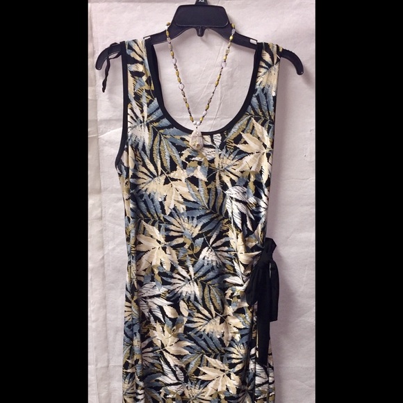 Black & Tan sleeveless scoop neck maxi dress - Picture 1 of 6