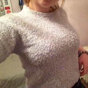 Fluffy poodlelike sweatshirt with quarter sleeves