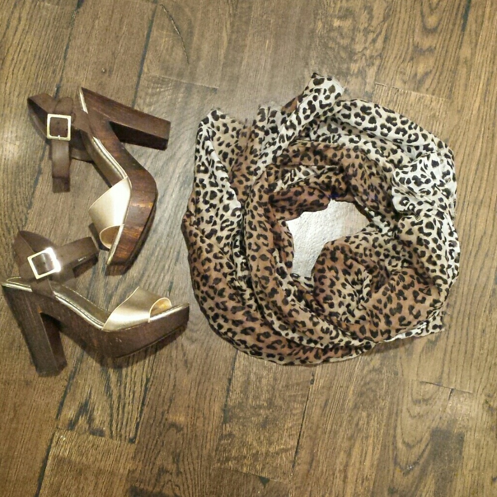 🚫SOLD🚫 SALE!!!!    Leopard print scarf