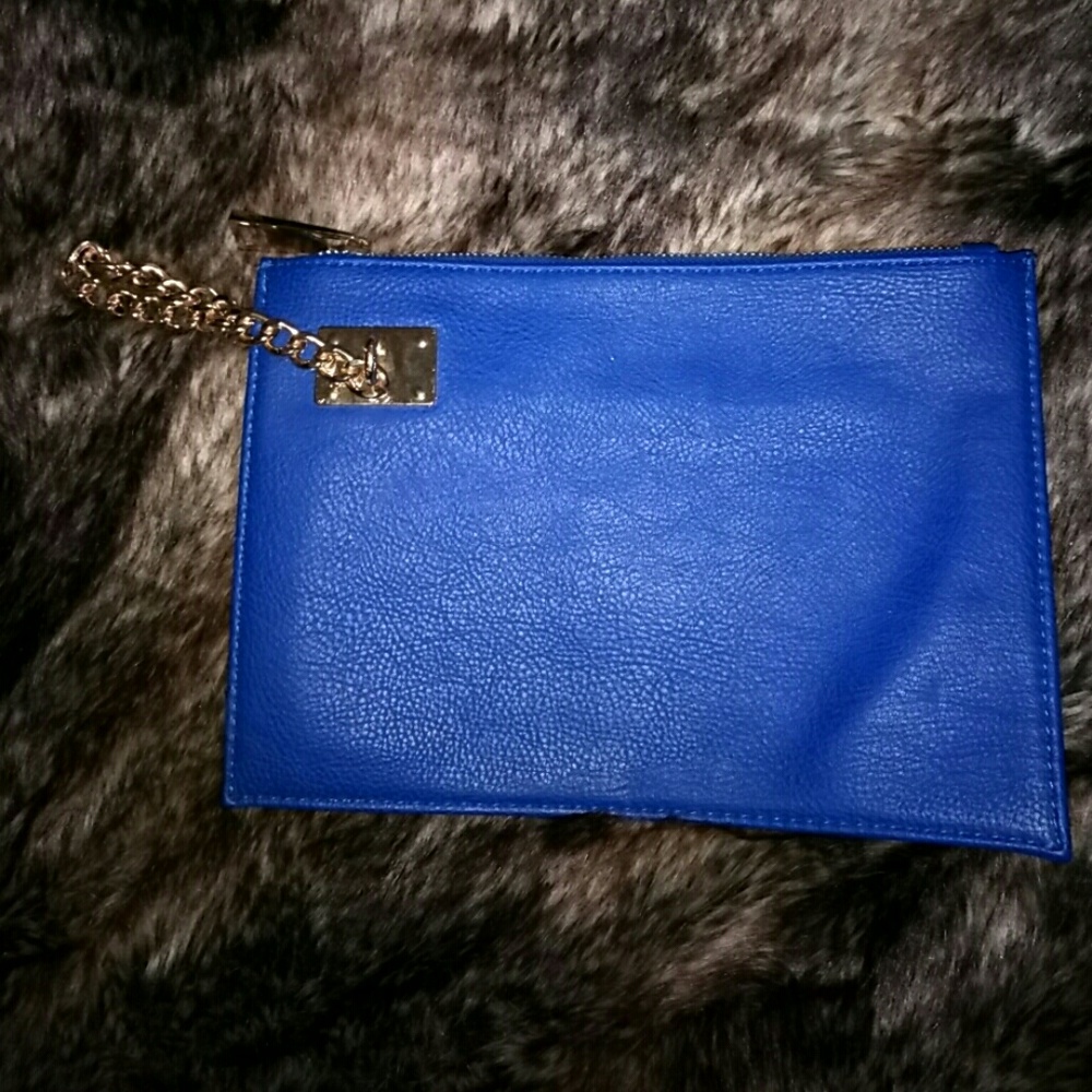 Edgy wristlet