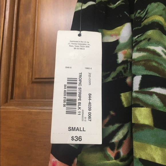 NWT a.n.a. Skirt - Picture 3 of 5