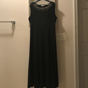 SLEEVELESS DRESS