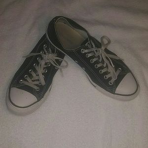 !!BLACK LOW TOP CONVERSE!!