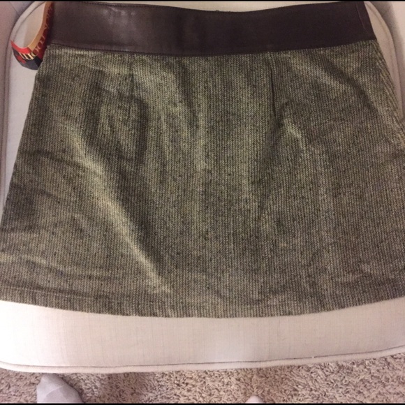 Leather trim skirt 😍 - Picture 4 of 4