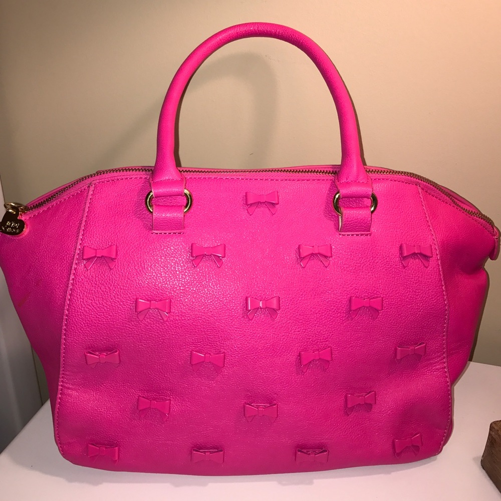 HOT PINK PURSE - Betsey Johnson