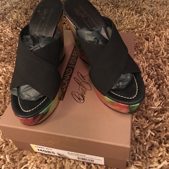 Donald J.Pliner Sabri Womens Black/Tulipano Patent - Picture 2 of 8