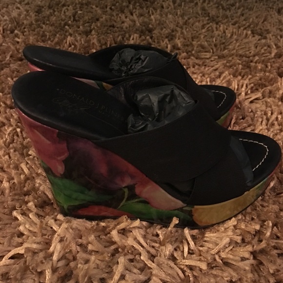 Donald J.Pliner Sabri Womens Black/Tulipano Patent - Picture 4 of 8