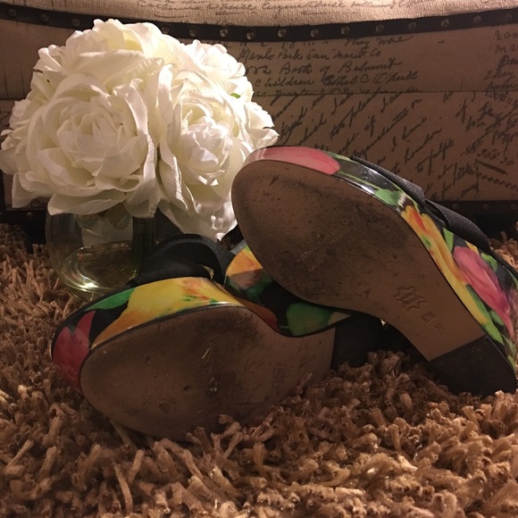 Donald J.Pliner Sabri Womens Black/Tulipano Patent - Picture 5 of 8