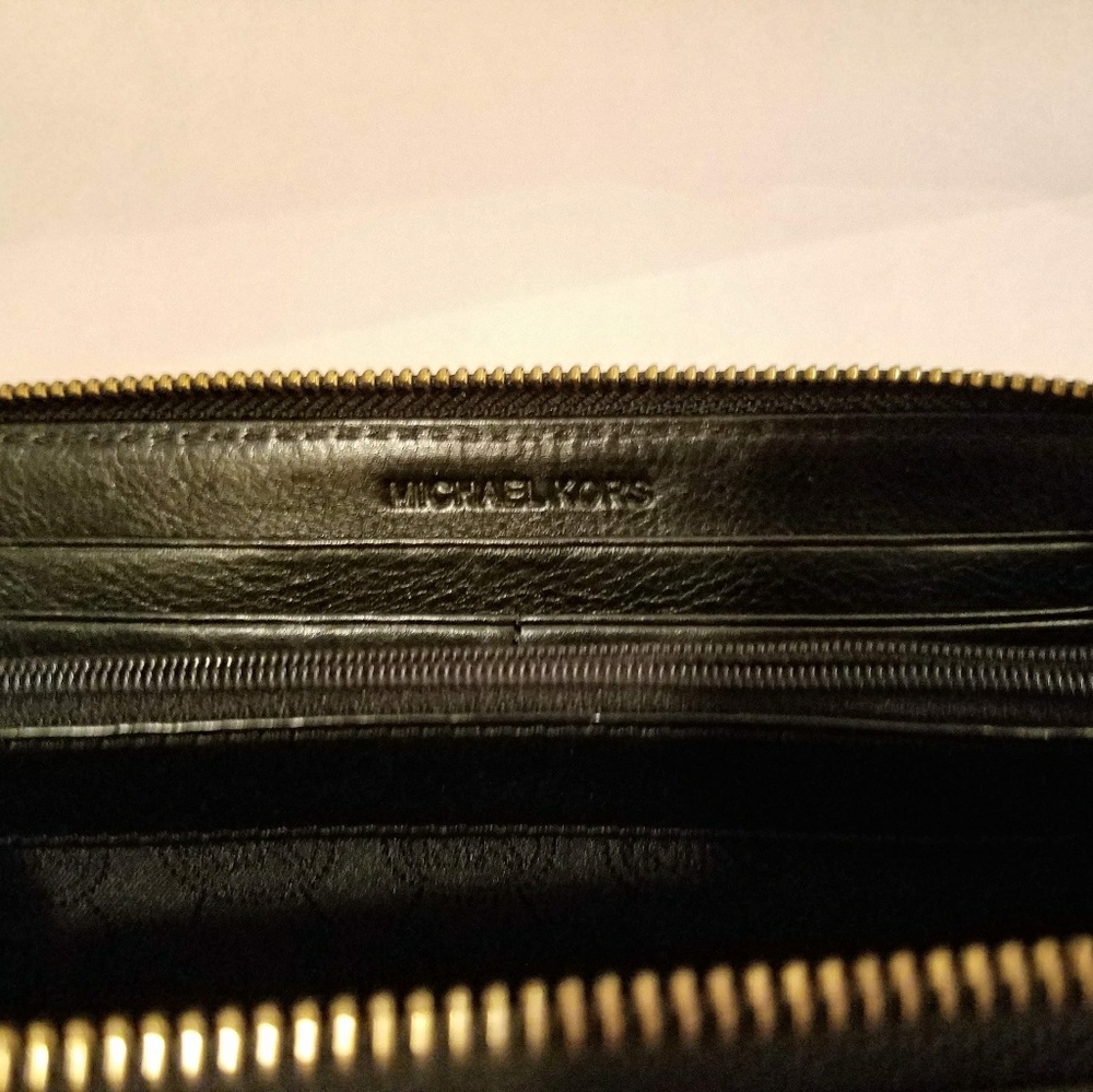 Michael Kors Jet Set Wallet - Picture 2 of 5